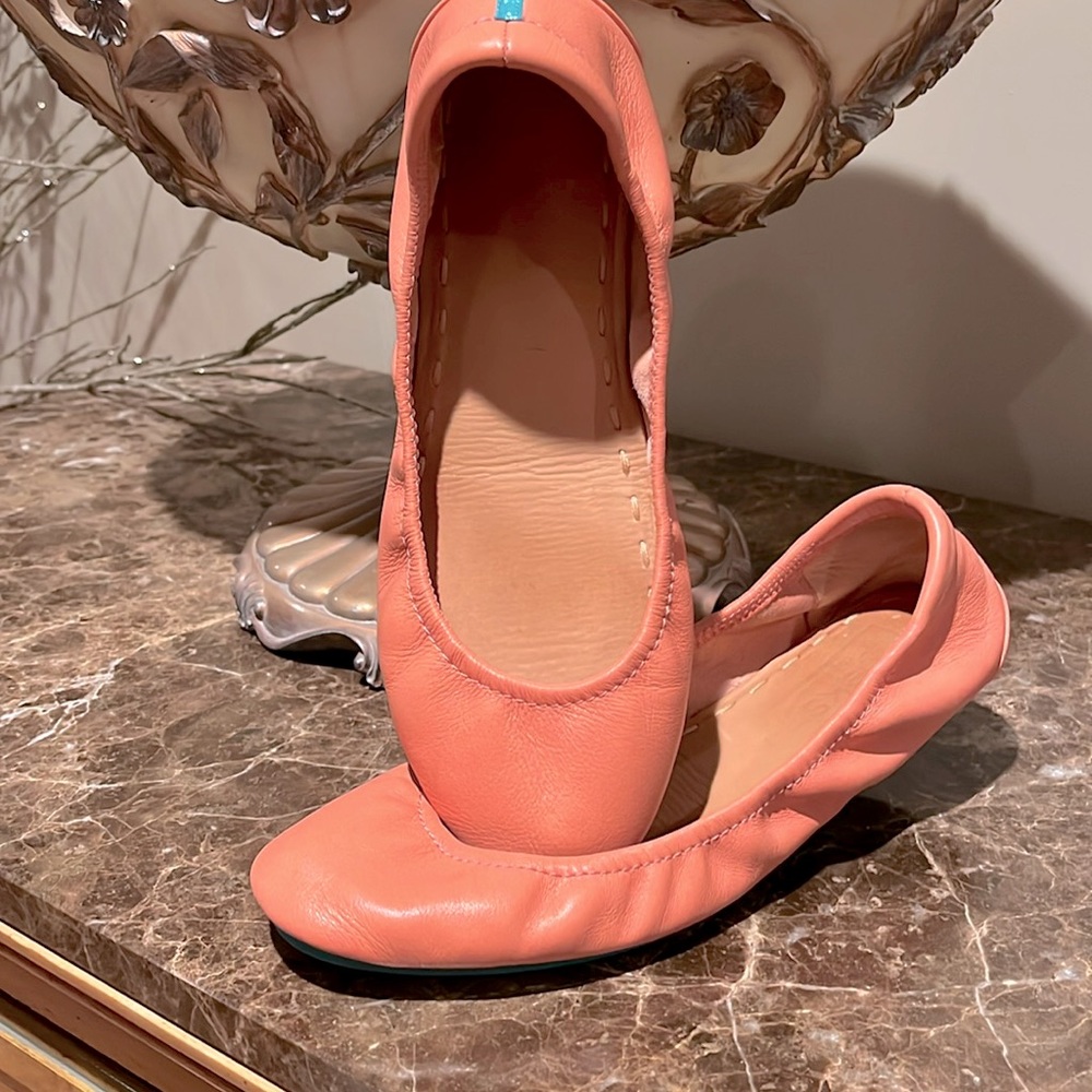 Limited edition peach poppy Tieks ballet flats size 7